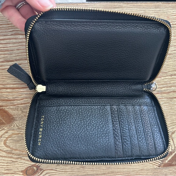 Tory Burch Bombe T Zip SmartPhone Wristlet Black NWT